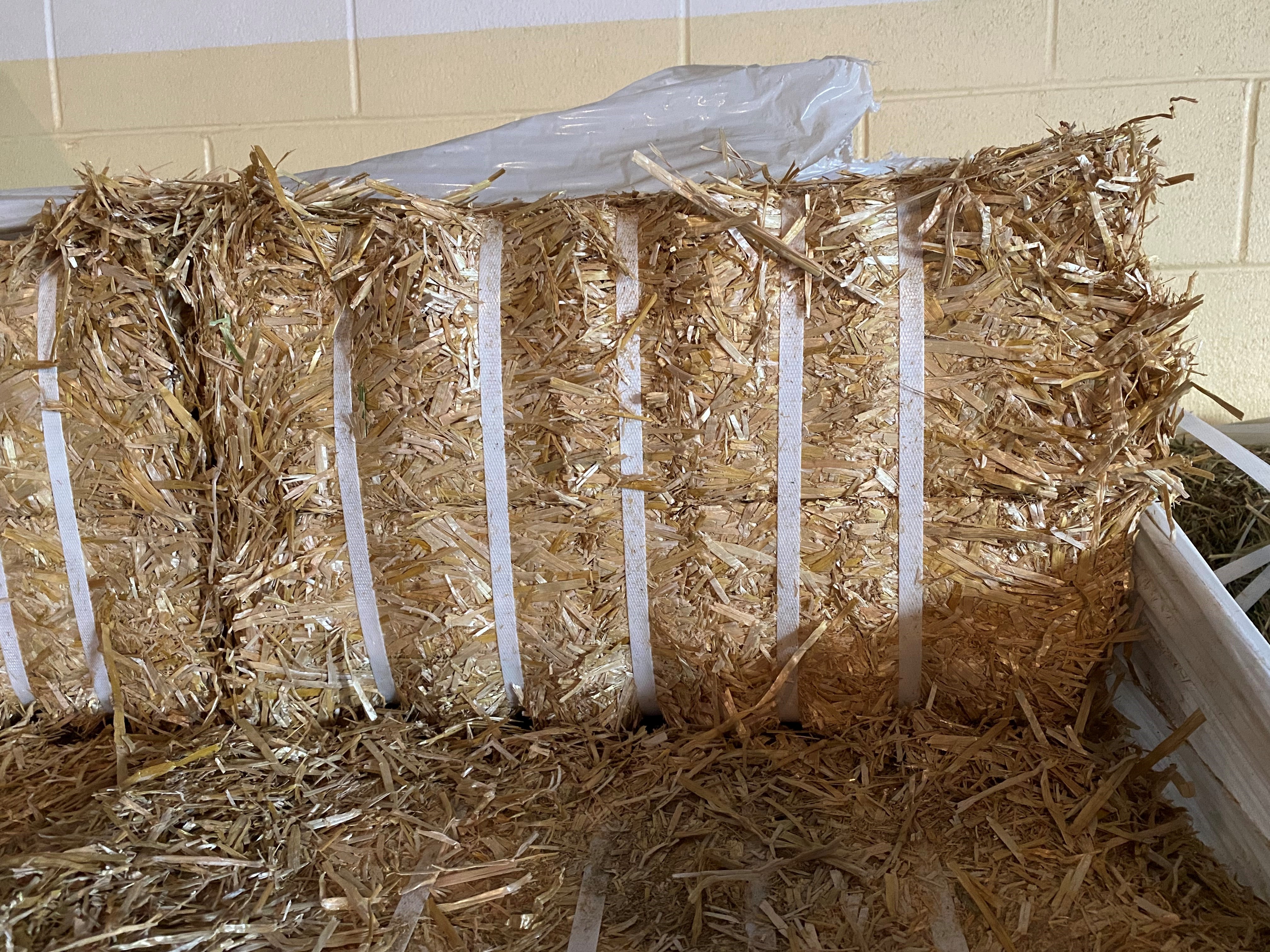 EasyBed - Compressed Cereal Straw Bales for Bedding