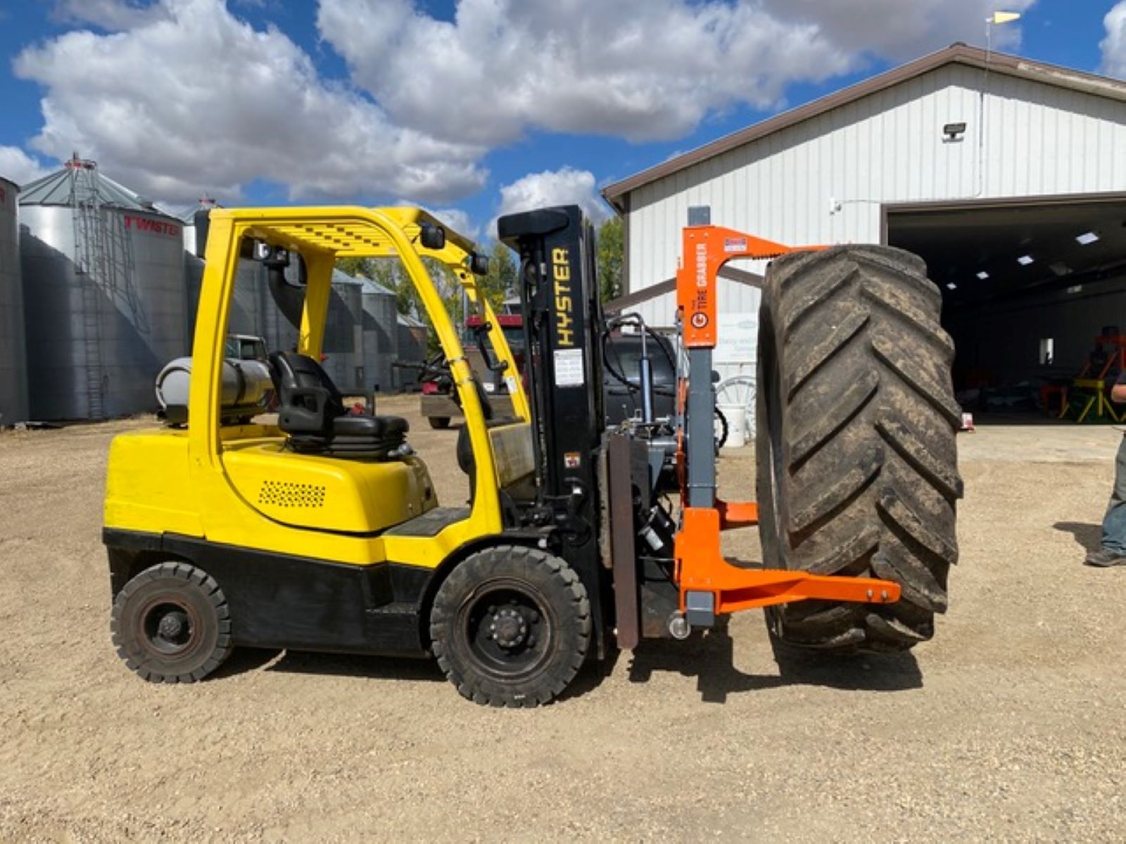 THE TIREGABBER QUICK ATTACH FORKLIFT PLATE