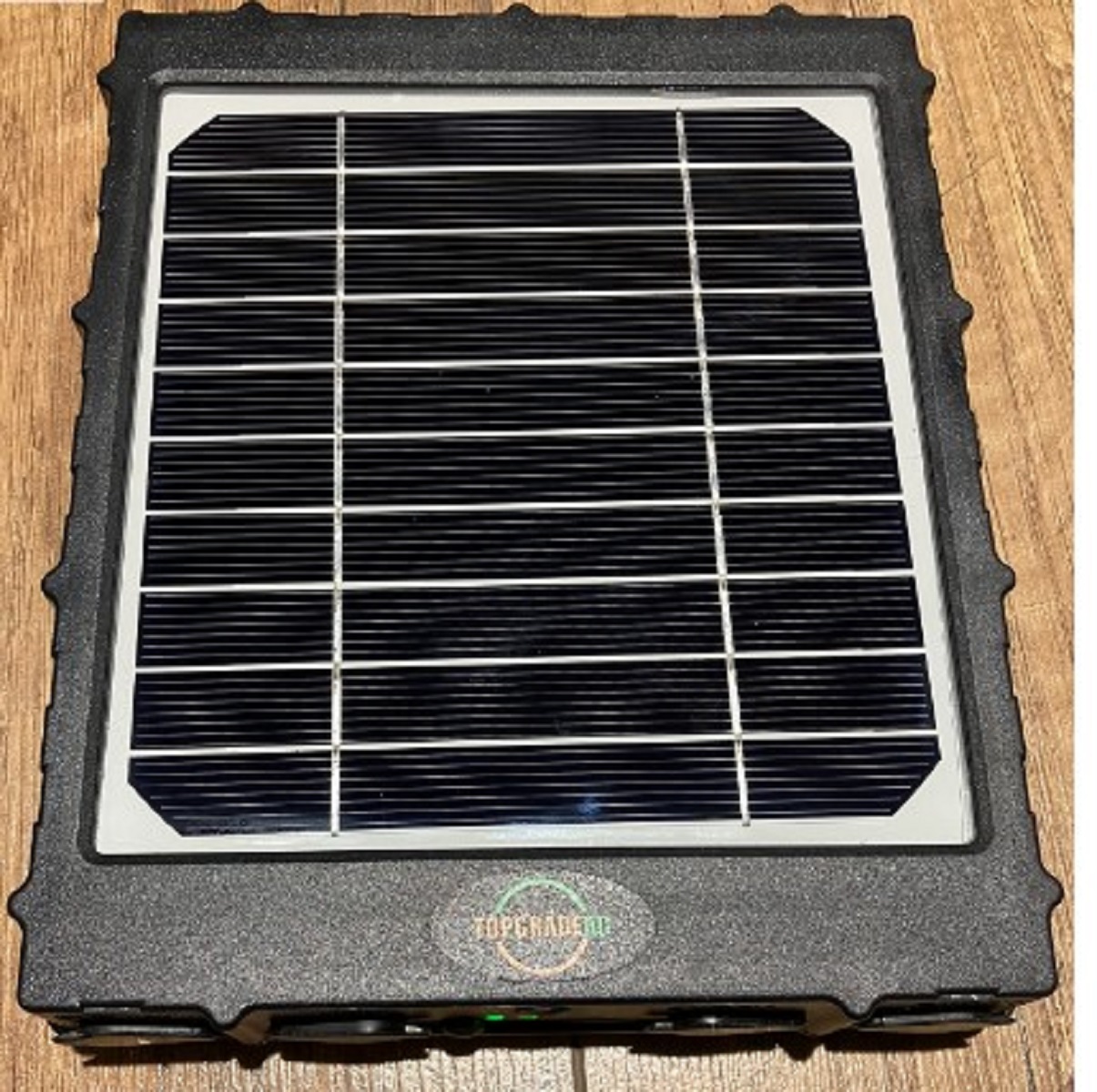 Solar battery with magnetic mount